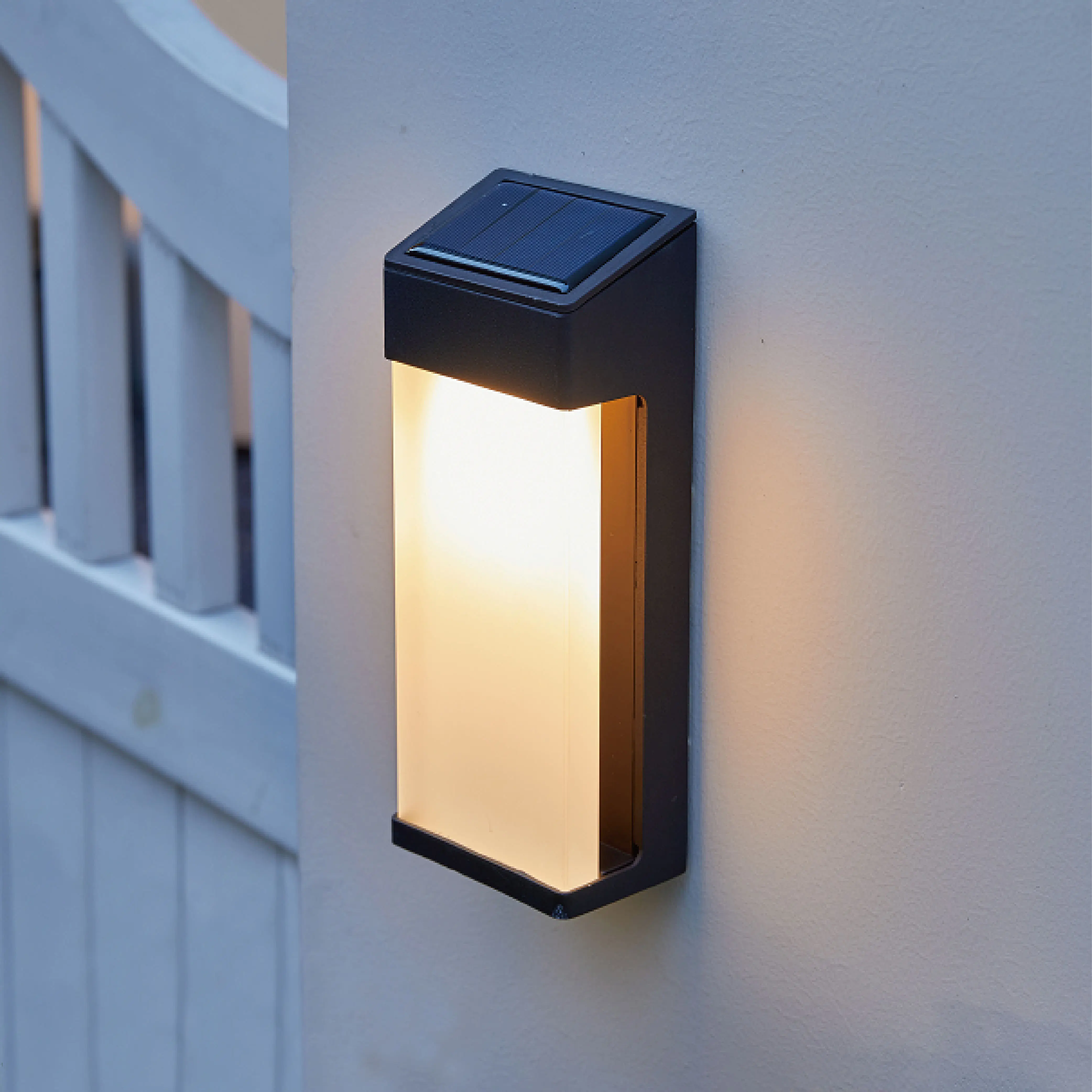 Frosted Morden Design Waterproof Outdoor Wireless Wall Mounted Solar LED Powered Garden Post Wall Lamp Solar Fence Lights